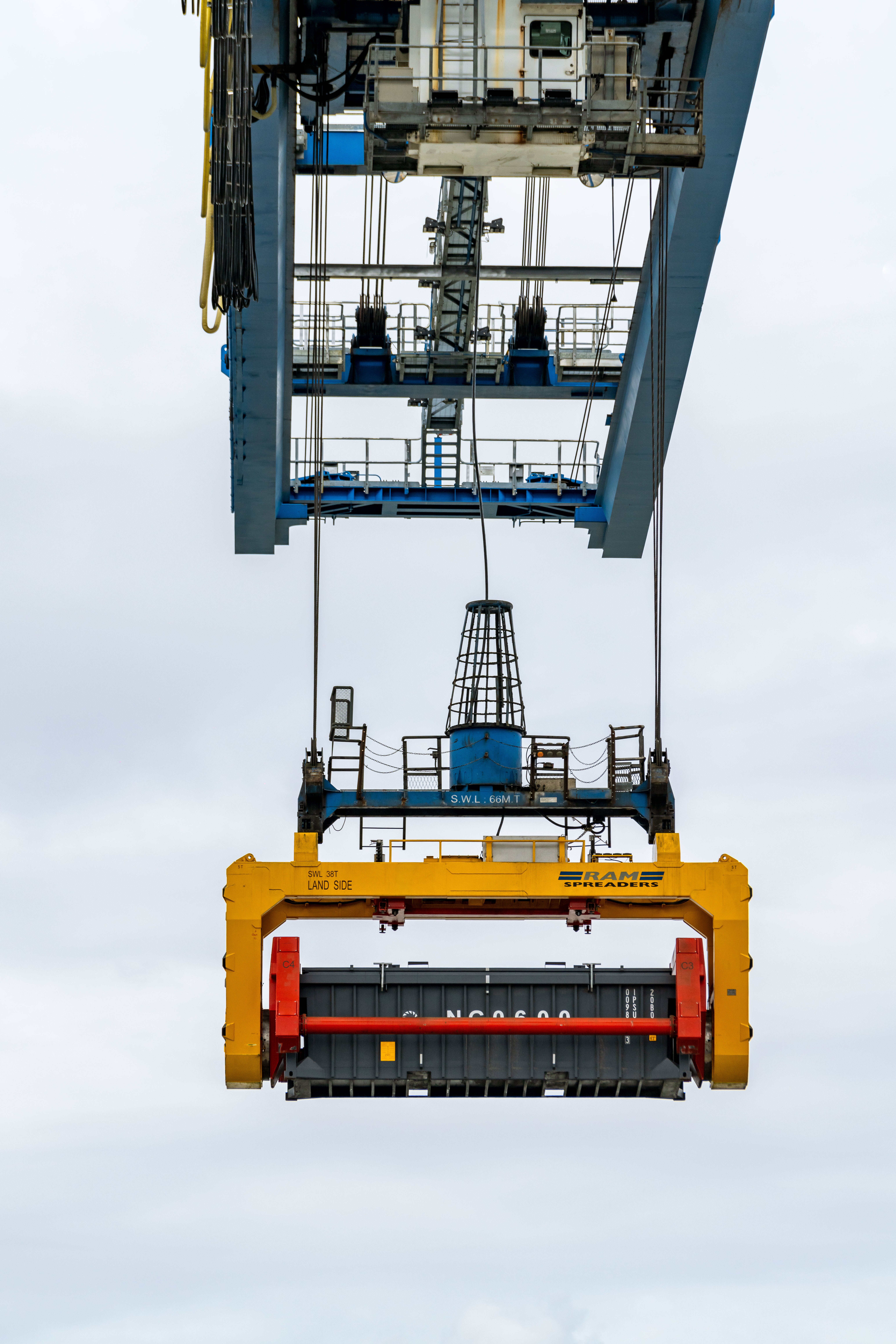 At its Fraser Surrey terminal, DP World uses rotainers – specialised rotating containers that allow bulk mineral cargo to be loaded, transported, and discharged through a fully enclosed system.