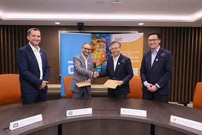 Leaders from Abbott and Sengkang General Hospital officially exchange signed documents during the MOU renewal ceremony last month, solidifying a renewed commitment to advancing muscle health in Singapore. 