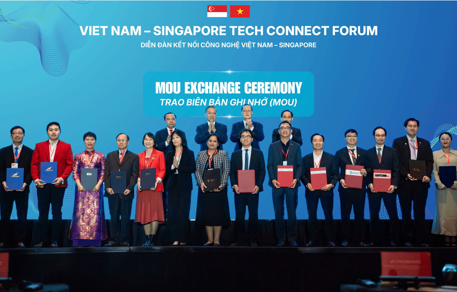 Kaopiz × QuantumTX sign MOU at Vietnam–Singapore Tech Connect Forum to co-develop next-generation healthcare solutions