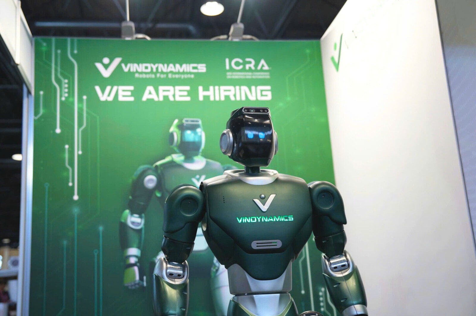 At the center of VinDynamics' showcases is Dyno, an intelligent humanoid robot designed to serve as a versatile assistant for modern living environments.
