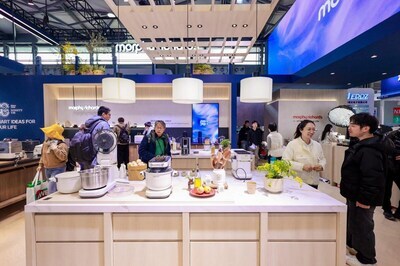 Morphy Richards Kitchen Master 2‑in‑1 Mixing Fryer Wins the AWE 2026 Innovation Award (PRNewsfoto/Morphy Richards)