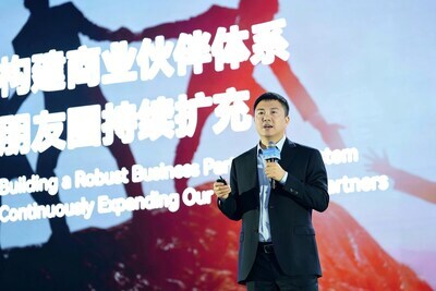 Edward Deng, Founder, Chairman and CEO of AGIBOT, speaks on stage at APC 2026 (PRNewsfoto/AGIBOT)