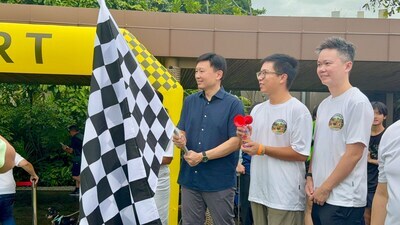 Mr Chee Hong Tat, Minister for National Development, together with Mr John Ge, CEO of BIT, at the flag-off ceremony for Pawpathon 2026.