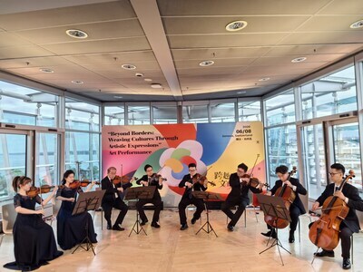 Ningbo Symphony Orchestra performed a medley of international songs. (PRNewsfoto/CICC)