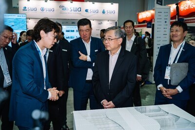 BlueNexus Technologies CEO Jack Zhang is introducing the AquaX Hub™ to Singapore's Deputy Prime Minister and Minister for Trade and Industry Gan Kim Yong. Left: BLUENEXUS TECHNOLOGIES PTE. LTD. CEO Jack Zhang. Right: Singapore Deputy Prime Minister and Minister for Trade and Industry Gan Kim Yong BlueNexus Technologies CEO Jack Zhang is introducing the AquaX Hub™ to Singapore's Deputy Prime Minister and Minister for Trade and Industry Gan Kim Yong. Left: BLUENEXUS TECHNOLOGIES PTE. LTD. CEO Jack Zhang. Right: Singapore Deputy Prime Minister and Minister for Trade and Industry Gan Kim Yong