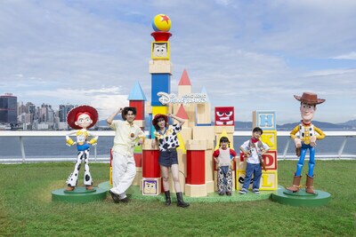 Hong Kong Disneyland has presented vibrant “Pixar Summer Rally”-themed installations and brought a burst of summer energy to the Victoria Harbour! Hong Kong Disneyland has presented vibrant “Pixar Summer Rally”-themed installations and brought a burst of summer energy to the Victoria Harbour!