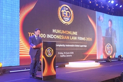 Hukumonline Chief Executive Officer Arkka Dhiratara delivers remarks during the Hukumonline Practice Leaders & Top 100 Indonesian Law Firms 2026 event at Raffles Jakarta, Friday, June 19, 2026.