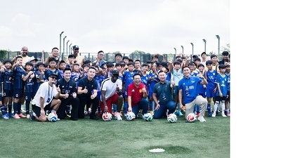 Football legend Louis Saha, accompanied by the event organisers Apex Education and Legacy Sports Exchange,  officiated the kick-off of the Legacy Summer Camp Hong Kong.