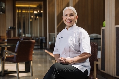 Petty Elliott brings her deep appreciation for Indonesia’s culinary heritage to Bejana, celebrating its authentic flavours, traditions and stories through dishes rooted in the richness and diversity of the archipelago.