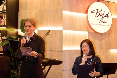 H.E. Mrs. Waraphannee Damrongmanee, the Ambassador of Thailand to Singapore, alongside the Thai delegation, and Mrs. Natama Koonpol, Director of the Thai Trade Center in Singapore. H.E. Mrs. Waraphannee Damrongmanee, the Ambassador of Thailand to Singapore, alongside the Thai delegation, and Mrs. Natama Koonpol, Director of the Thai Trade Center in Singapore.